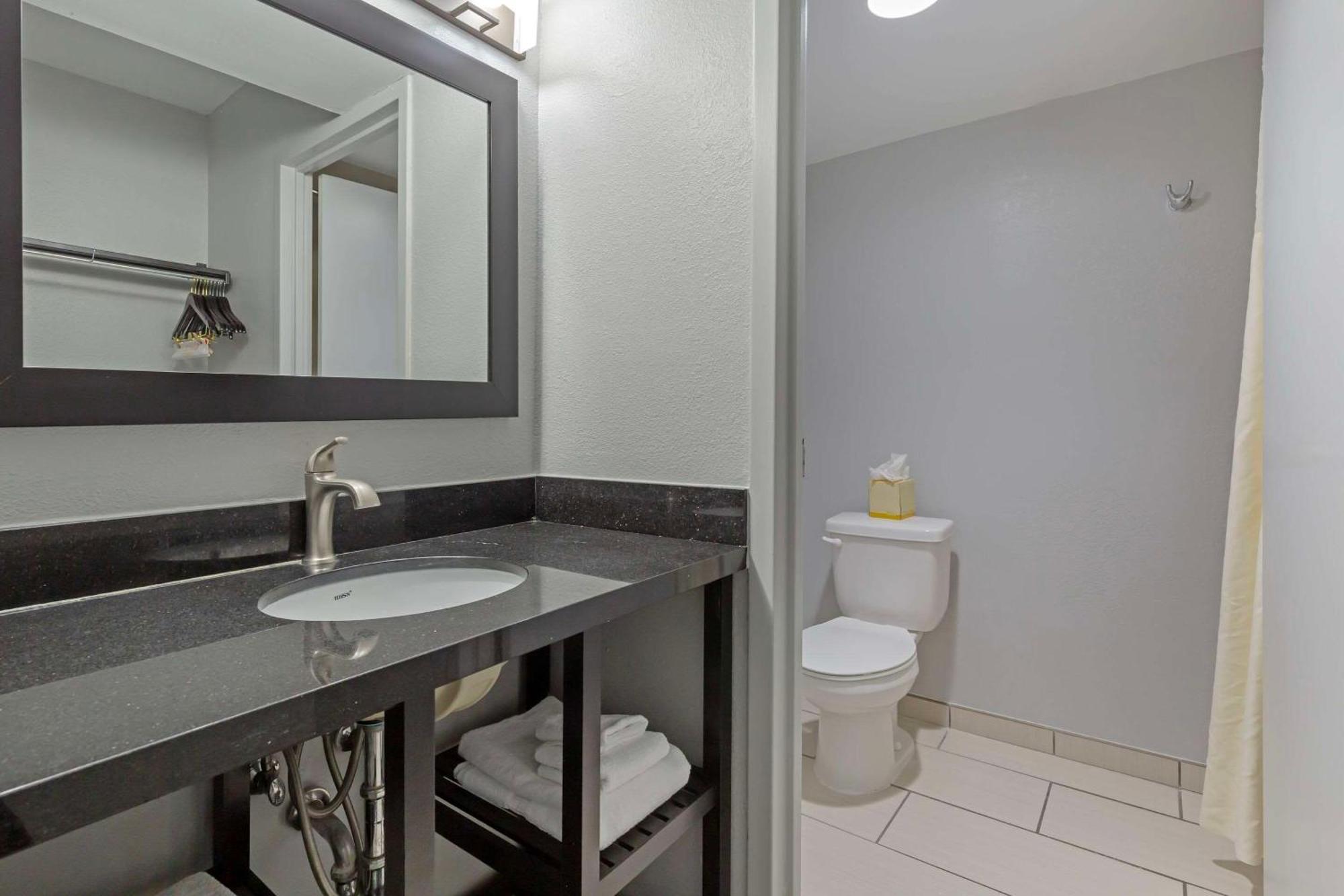 Clarion Hotel & Suites BWI Airport North Baltimore Eksteriør billede