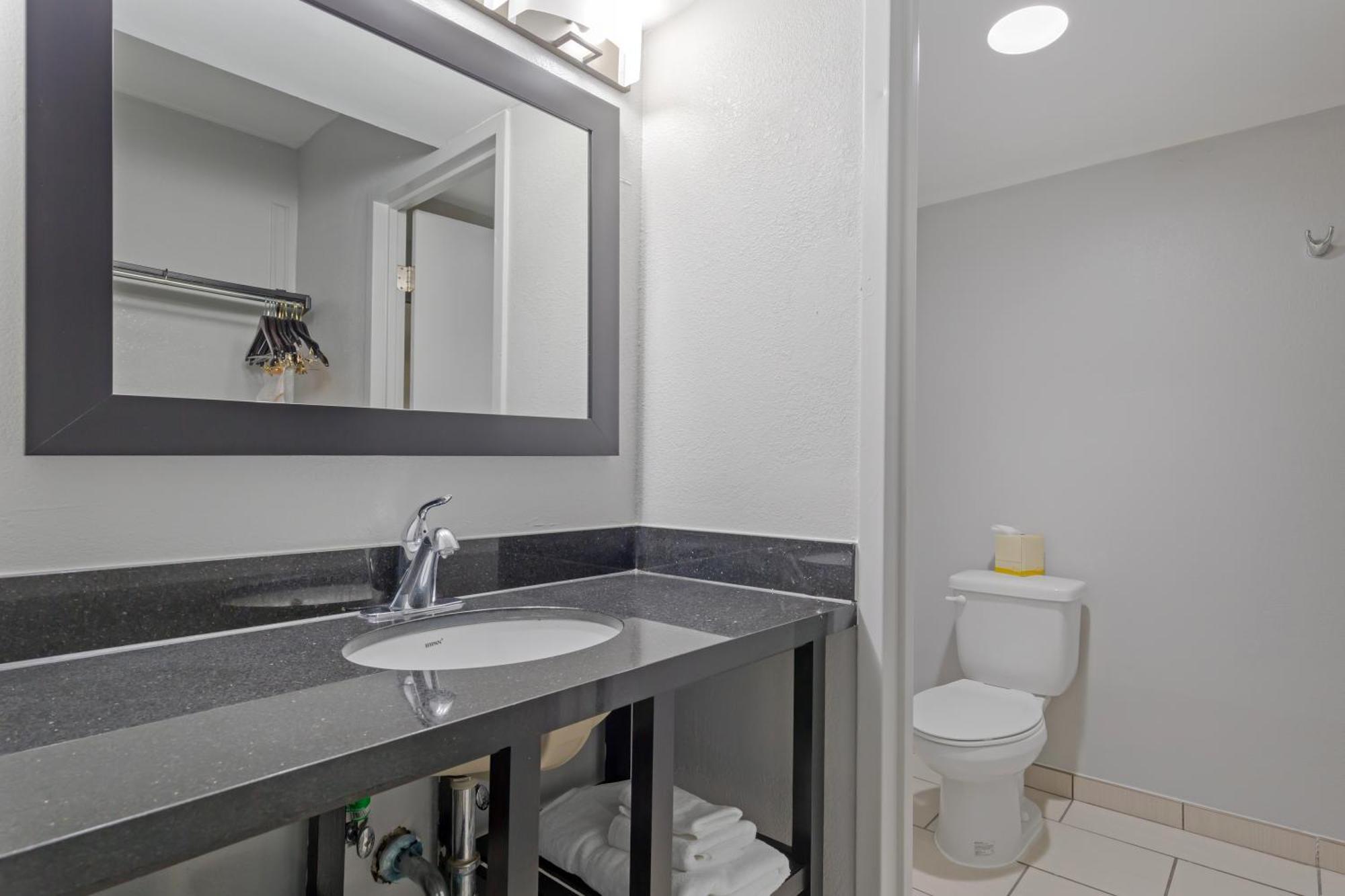 Clarion Hotel & Suites BWI Airport North Baltimore Eksteriør billede