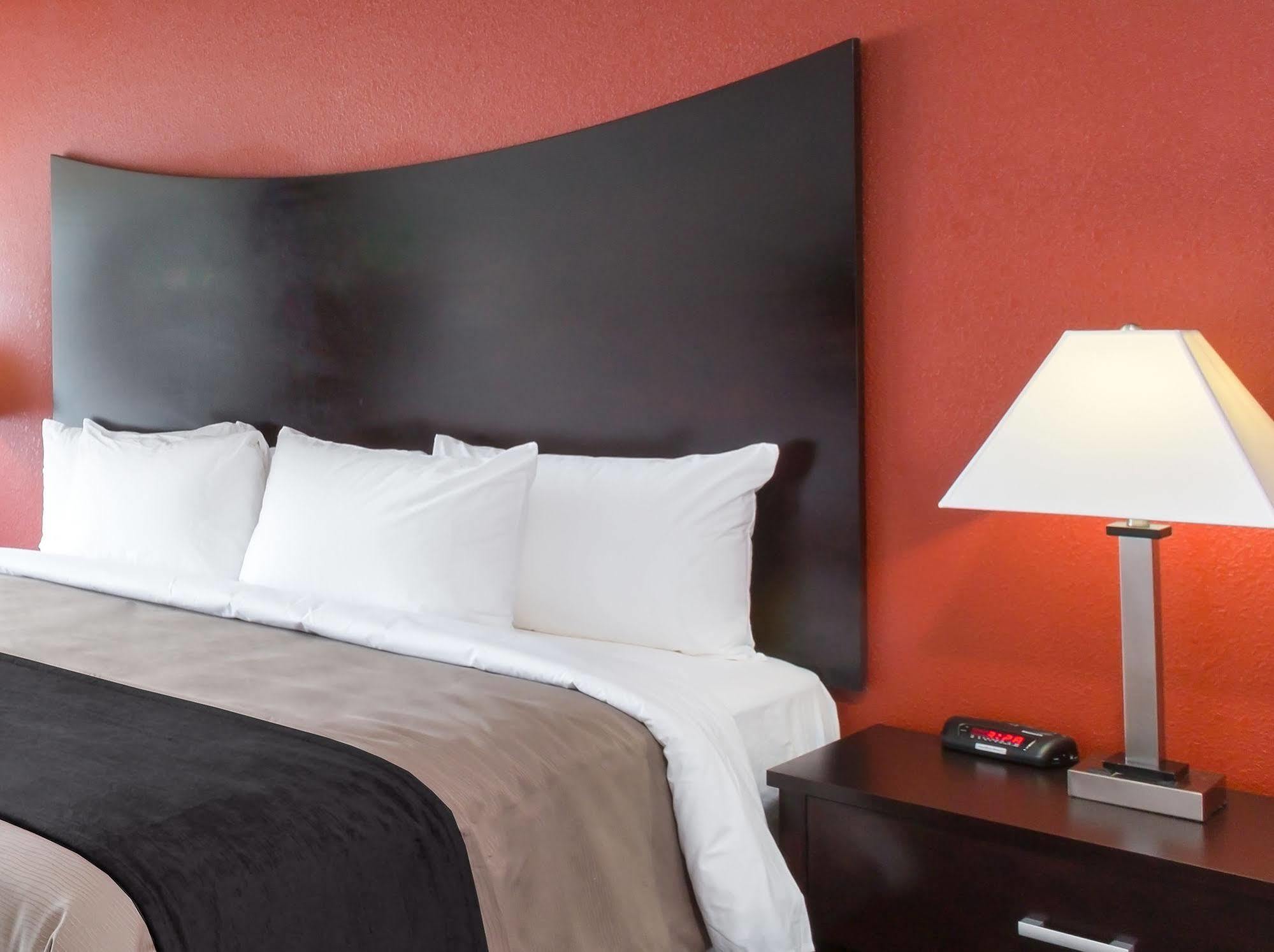 Clarion Hotel & Suites BWI Airport North Baltimore Eksteriør billede